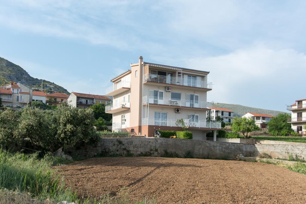 Apartments Iva Donji Seget Buitenkant foto